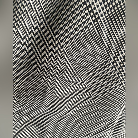 WHBM Black & White Houndstooth Knee Length Skirt - Picture 2 of 6